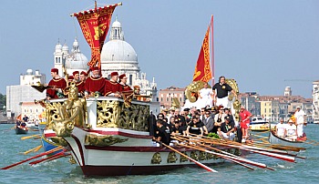 Christi Himmelfahrt in Venedig das bedeutet die spektakuläre "Festa della Sensa" zu erleben.